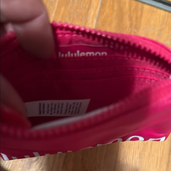 Lululemon athletica NWT clippable pink card pouch - Picture 6 of 6